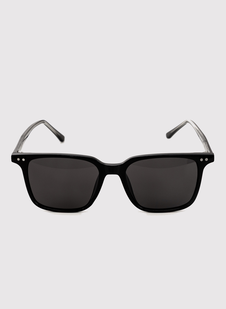 Czarne okulary przeciwsłoneczne