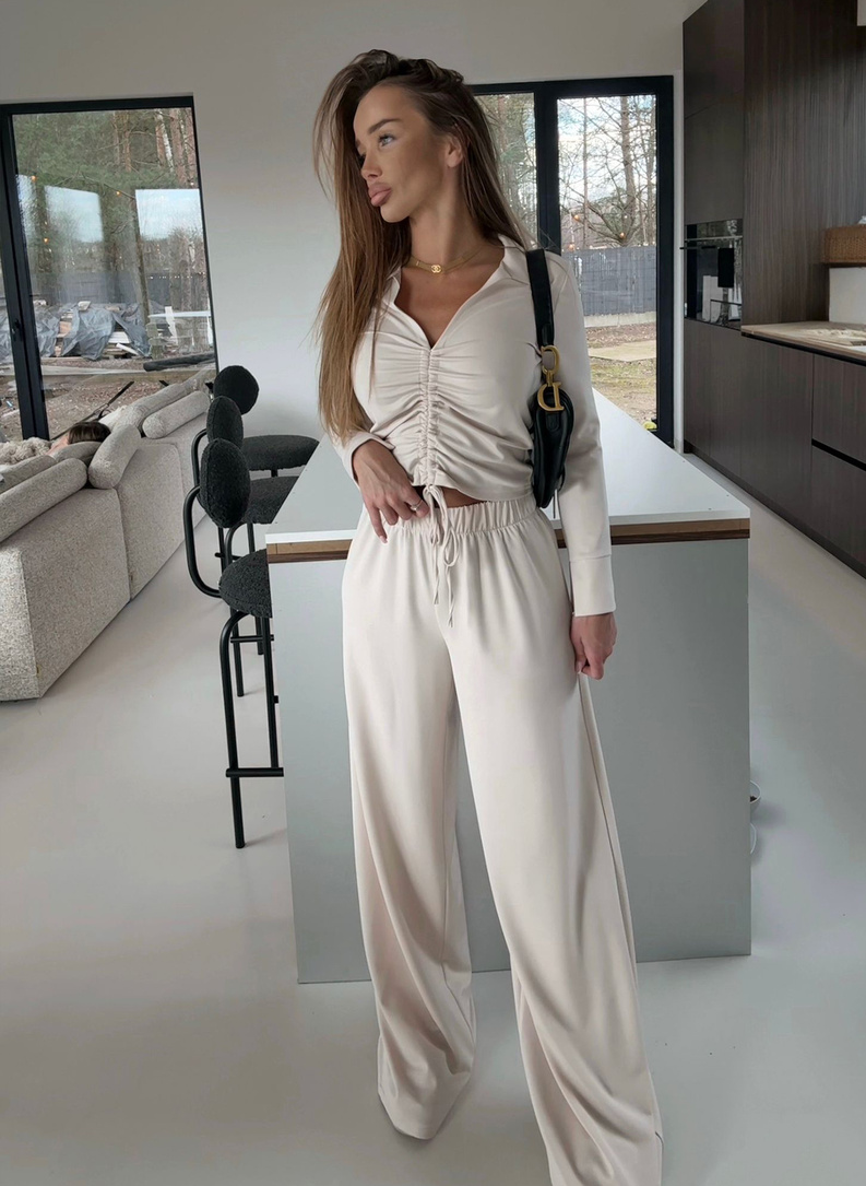 Komplet damski CREWT w kolorze jasnobeżowym