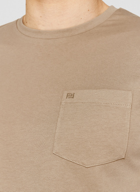 Beżowy bawełniany t-shirt z kieszonką