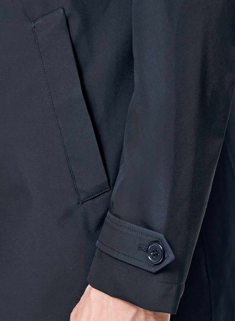 Wiosenny granatowy płaszcz męski