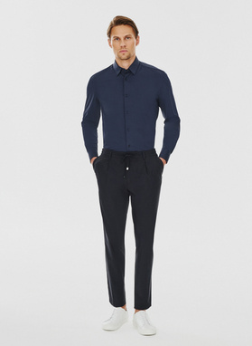 Gładka koszula męska w kolorze granatowym