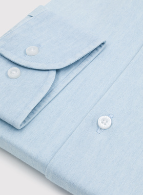 Jasnoniebieska koszula jeansowa