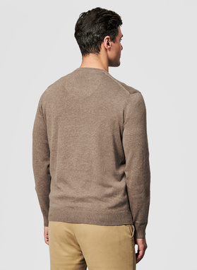 Beżowy męski sweter w serek 