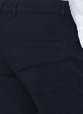 Granatowe spodnie casual