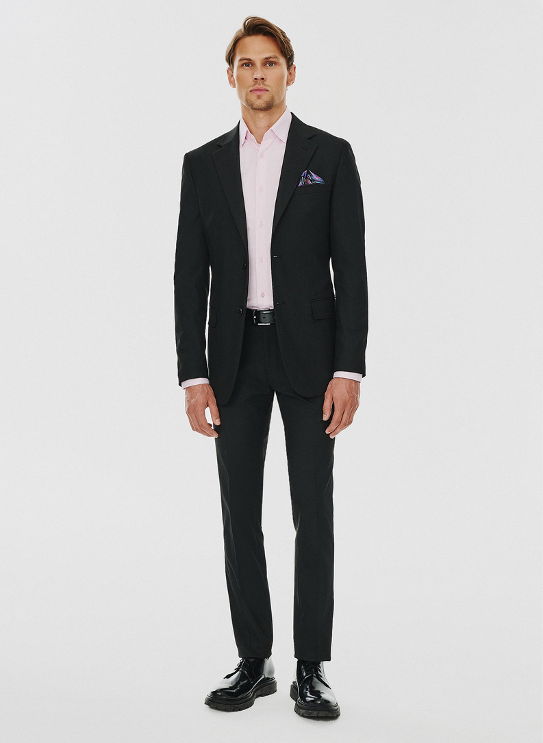 Czarny klasyczny garnitur męski