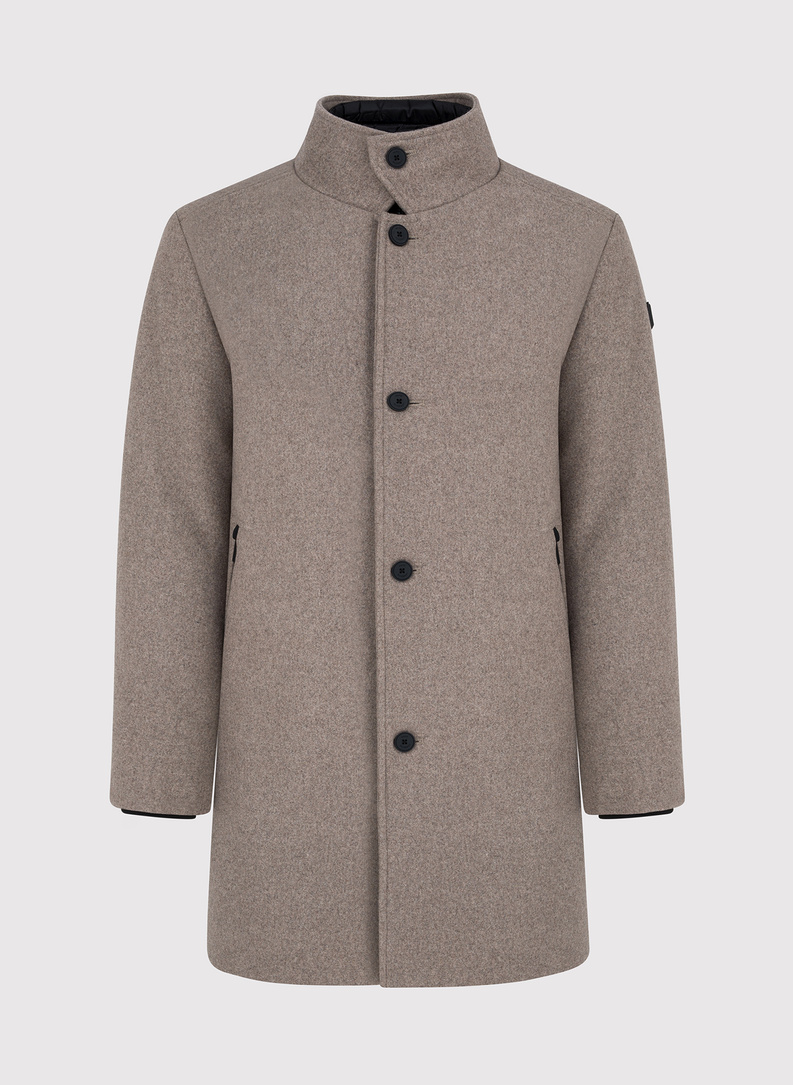 Beżowy płaszcz męski z odpinaną stójką