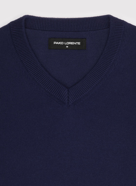 Granatowy sweter męski w serek