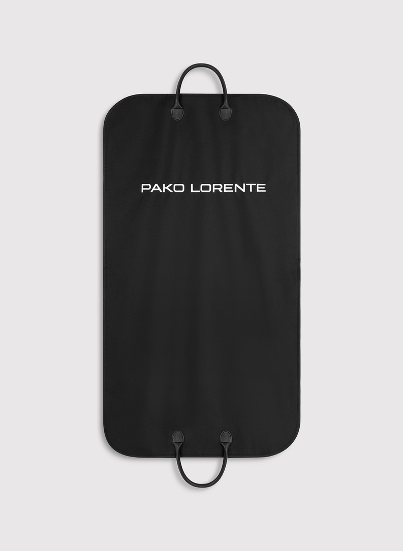 Czarny pokrowiec na garnitur P25SF-UP-001-C-0