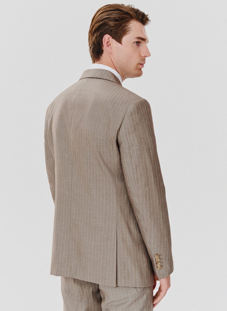 Dwuczęściowy garnitur męski w prążek
