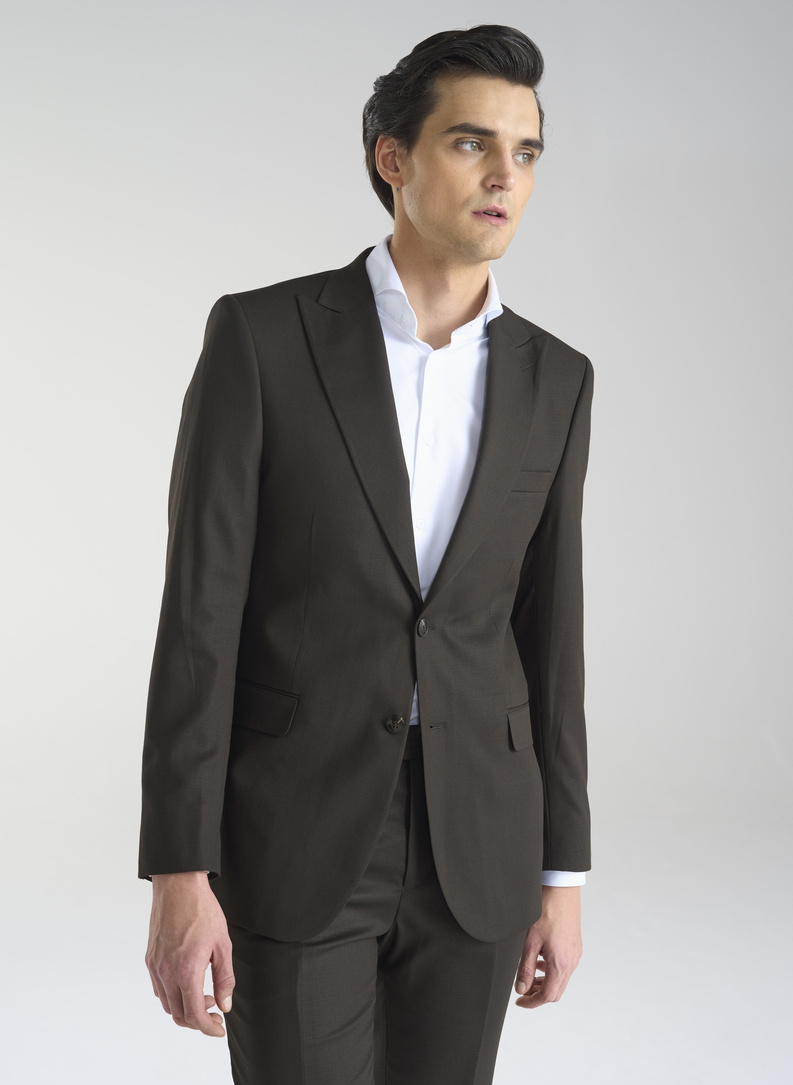 Brązowy garnitur męski