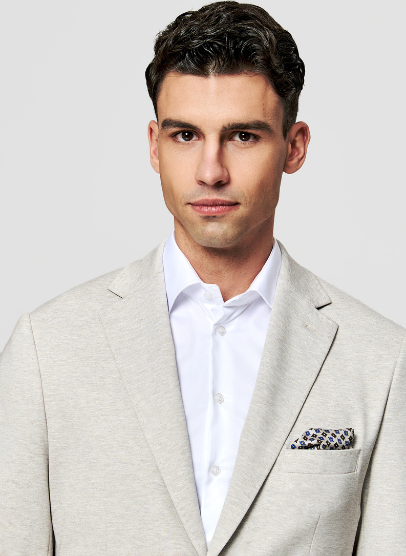 Dzianinowa marynarka w kolorze beżowym