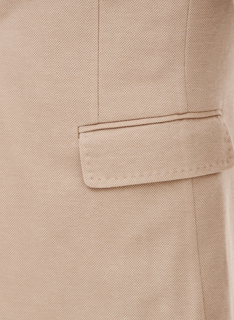 Dzianinowa marynarka w kolorze beżowym