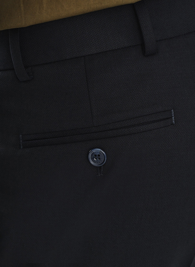 Dwuczęściowy gładki garnitur męski w kolorze granatowym