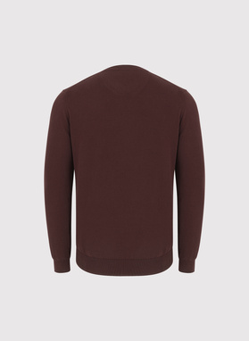 Brązowy sweter męski w serek