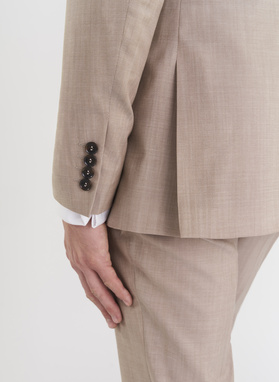 Beżowy wełniany garnitur męski