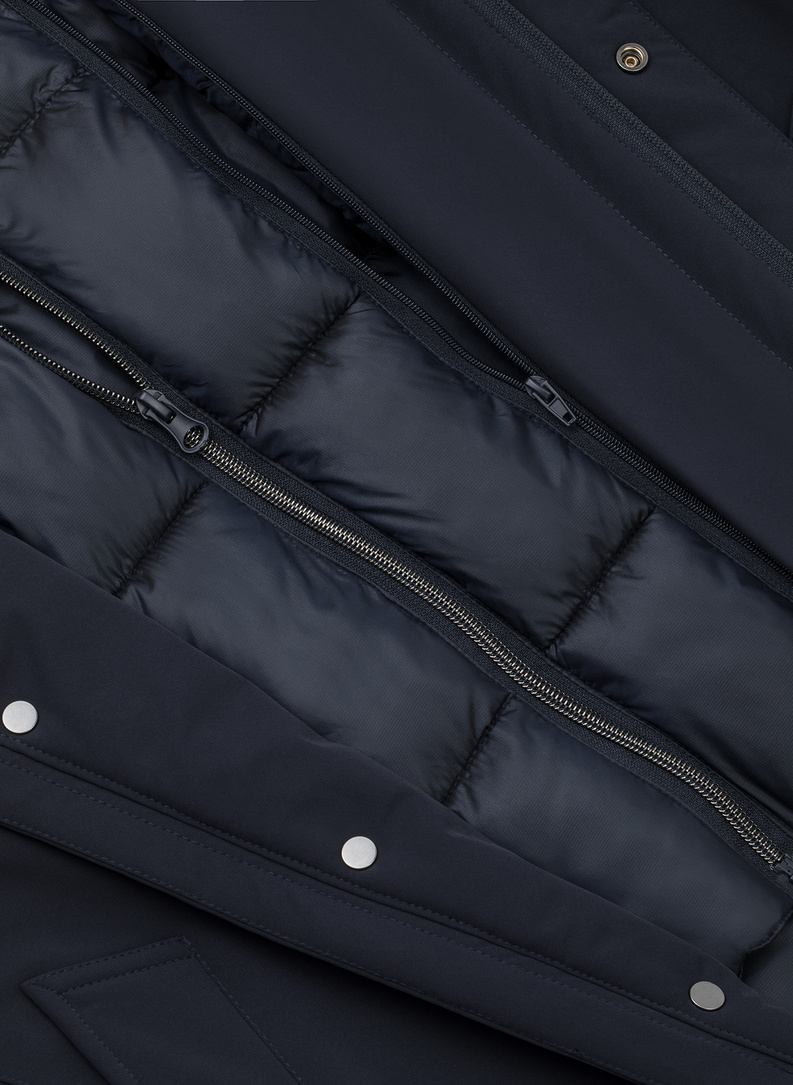 Granatowa kurtka z odpinanym kołnierzem