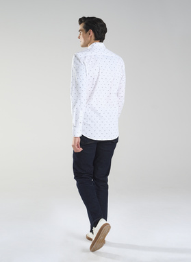 Biała koszula w palmy