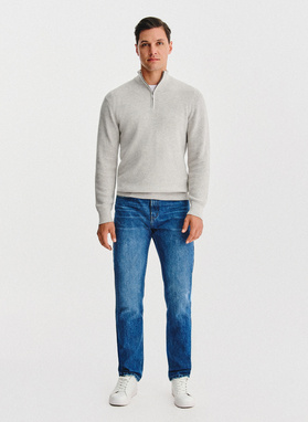 Szary sweter z rozpinaną stójką