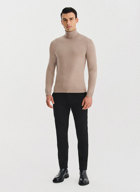 Beżowy gładki golf męski