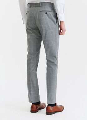 Szary garnitur męski z wełny