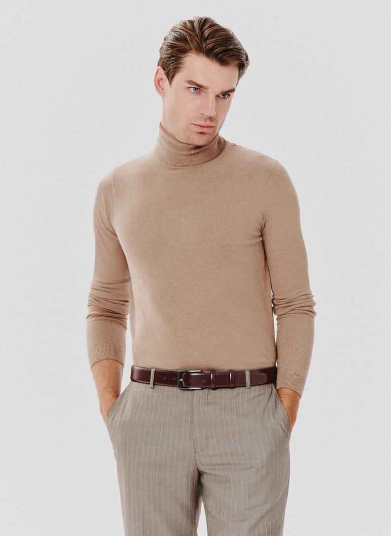 Beżowy gładki golf męski