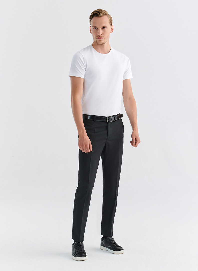 Gładki garnitur męski w kolorze czarnym