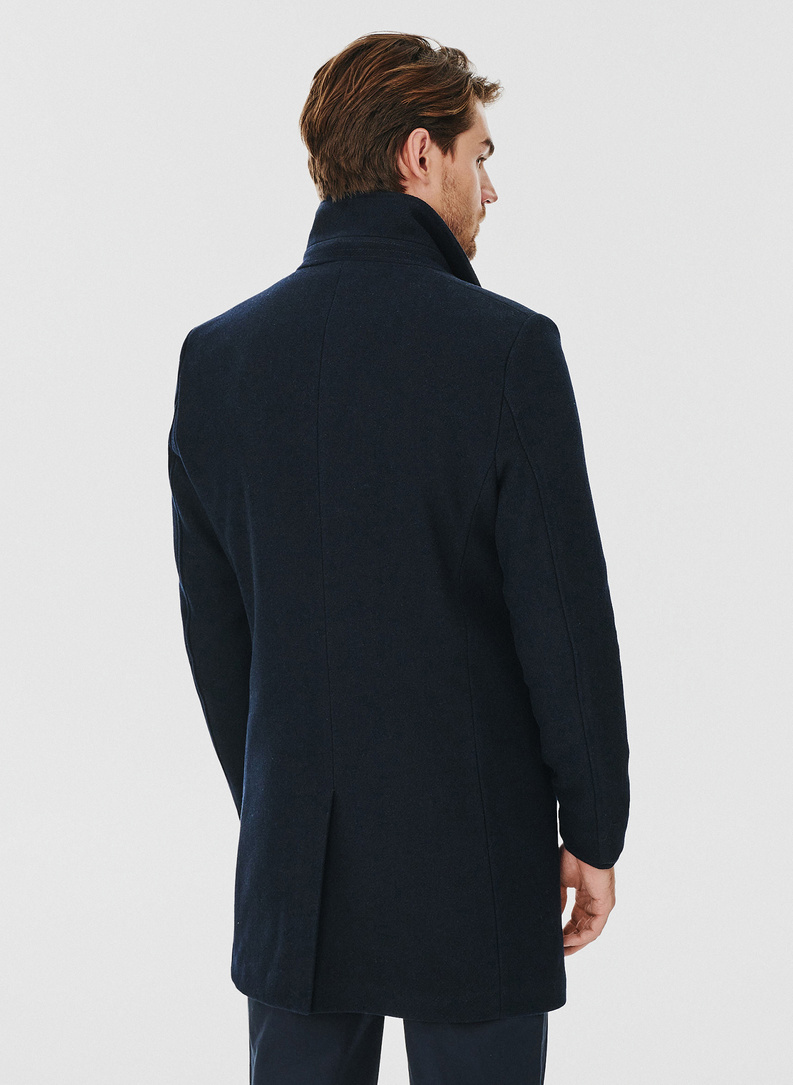 Wełniany płaszcz męski w kolorze granatowym