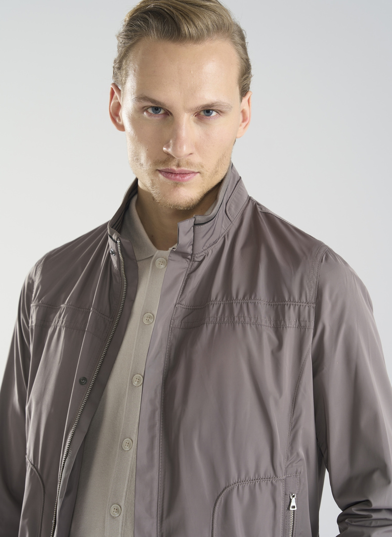 Jasnobrązowa krótka kurtka męska