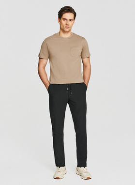 Beżowy bawełniany t-shirt z kieszonką