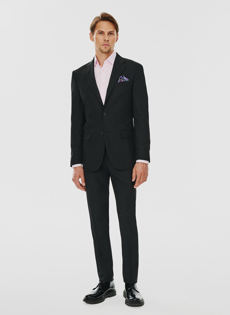 Czarny klasyczny garnitur męski