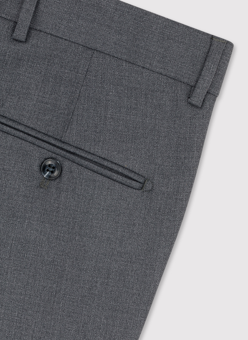 Elegancki szary garnitur męski