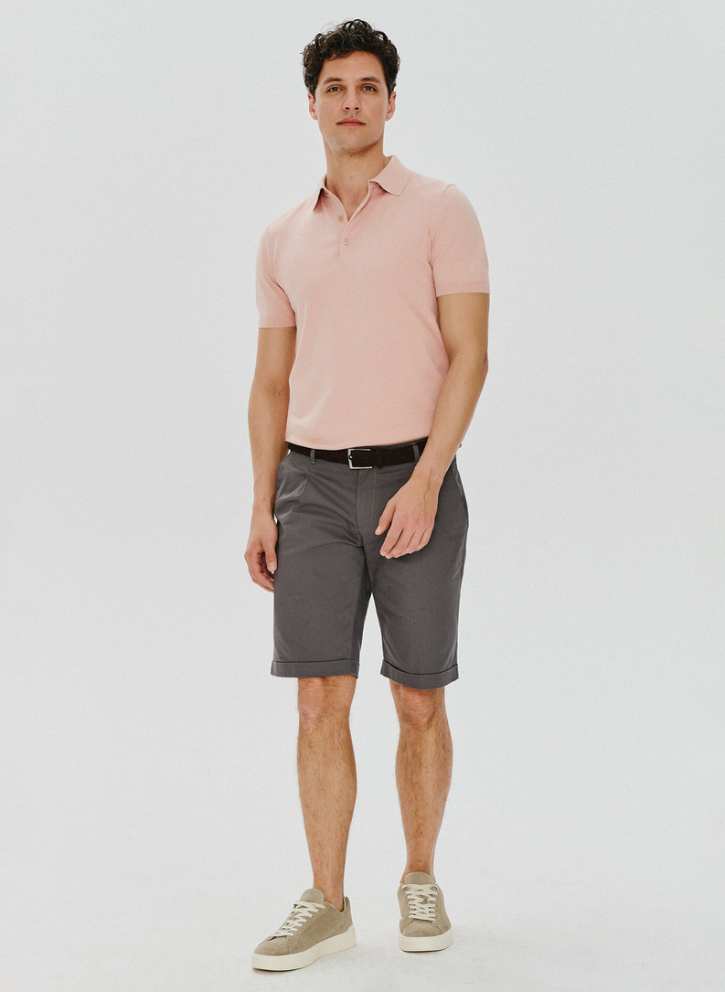 Różowy dzianinowy t-shirt polo