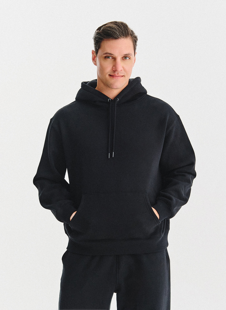 Czarny dres męski z bluzą z kapturem