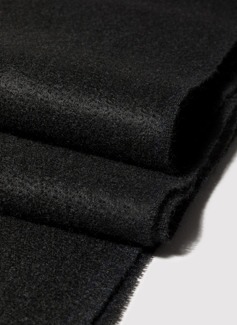 Gładki czarny szalik męski