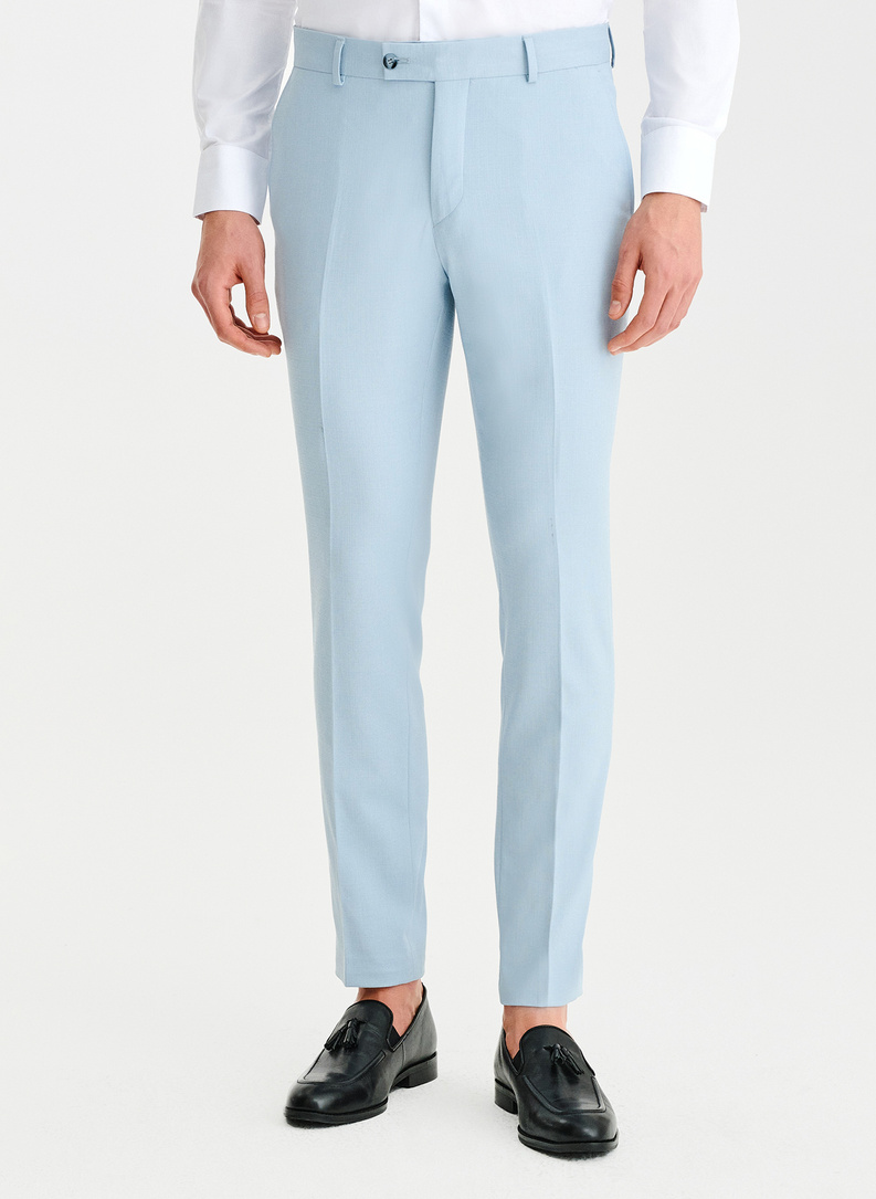 Ślubny błękitny garnitur męski