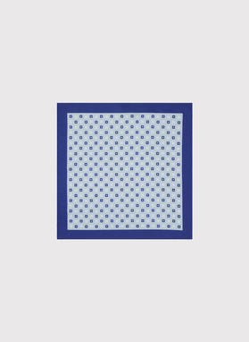 Niebieska poszetka we wzorki