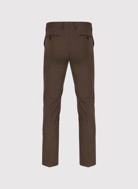 Brązowy garnitur męski