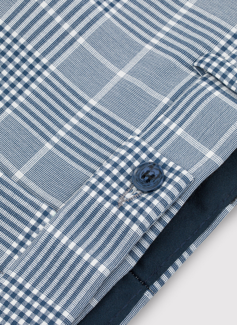 Niebieski garnitur w kratę