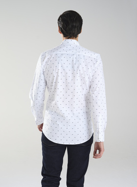 Biała koszula w palmy