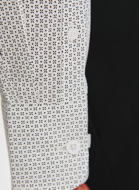 Biała koszula męska w mikrowzór