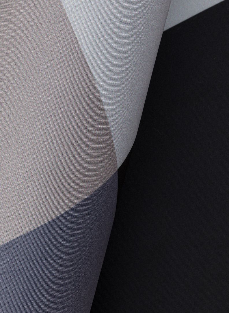 Poszetka w kwadraty w odcieniach szarości