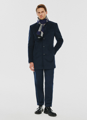 Granatowy płaszcz męski z odpinaną stójką