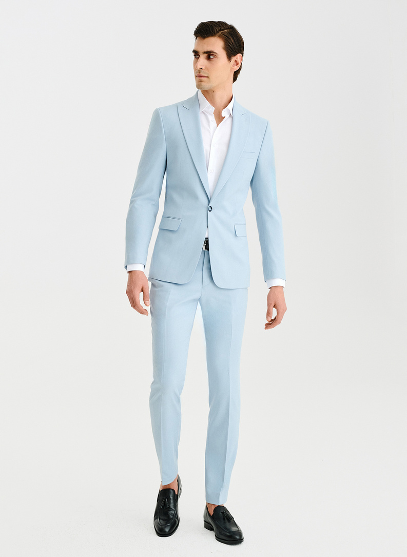 Ślubny błękitny garnitur męski