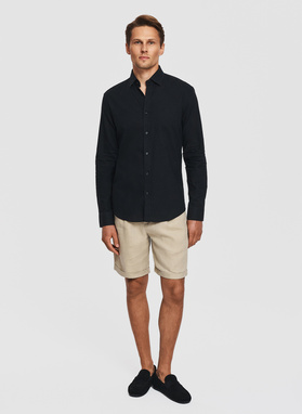 Czarna koszula z lnem