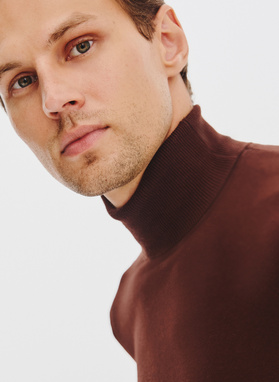 Brązowy gładki golf męski