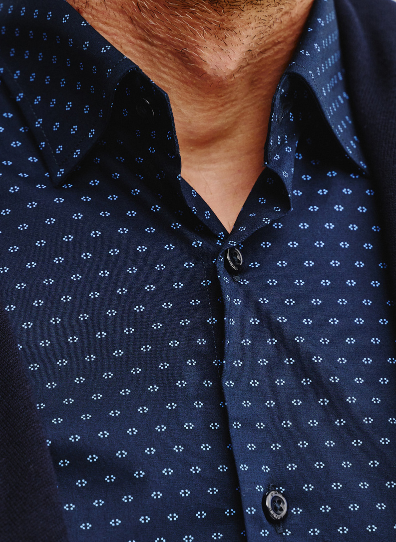 Granatowa koszula męska w mikrowzór