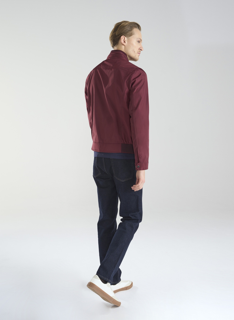 Czerwona krótka kurtka męska