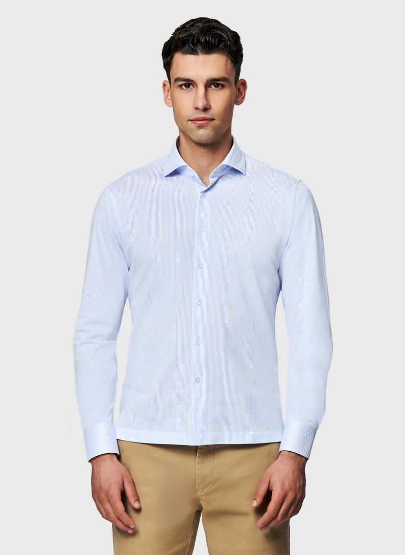 Błękitna koszula w drobny prążek