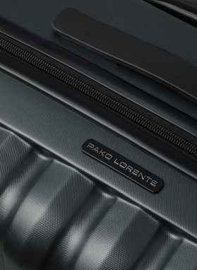 Mała czarna walizka ze żłobieniami