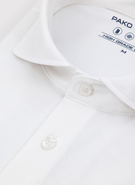 Biała dzianinowa koszula męska